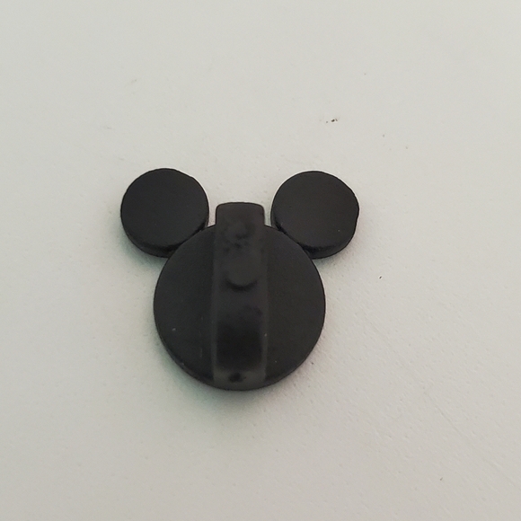 Disney Pin Trading Dumbo Baby Big Feet Series Hidden Mickey Pin - Picture 3 of 3